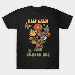 Retro Gardeining Design Keep Calm & Garden On Gardener T-Shirt